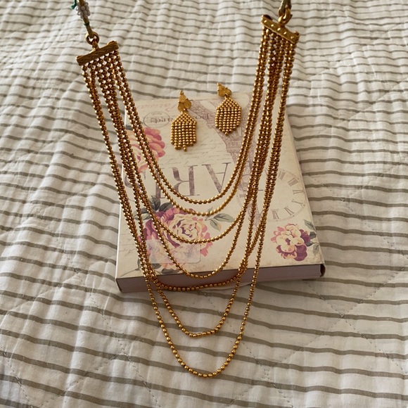 Gold necklace & earrings set - Picture 7 of 12